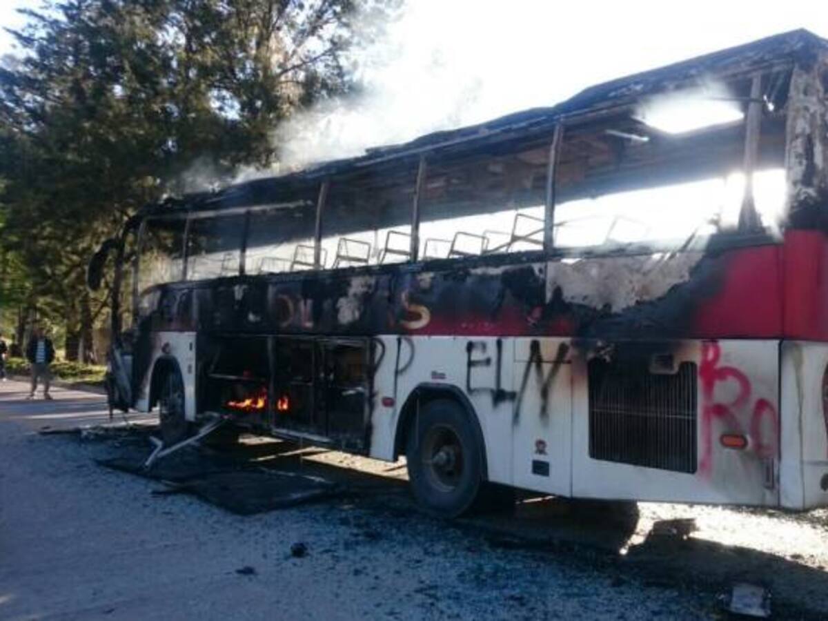 Guerrilla del Eln quemó un bus en Santander
