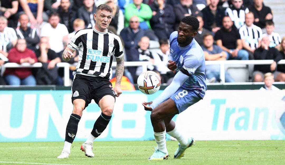 Kieran Trippier y Jefferson Lerma en el Newcastle vs. Bournemouth