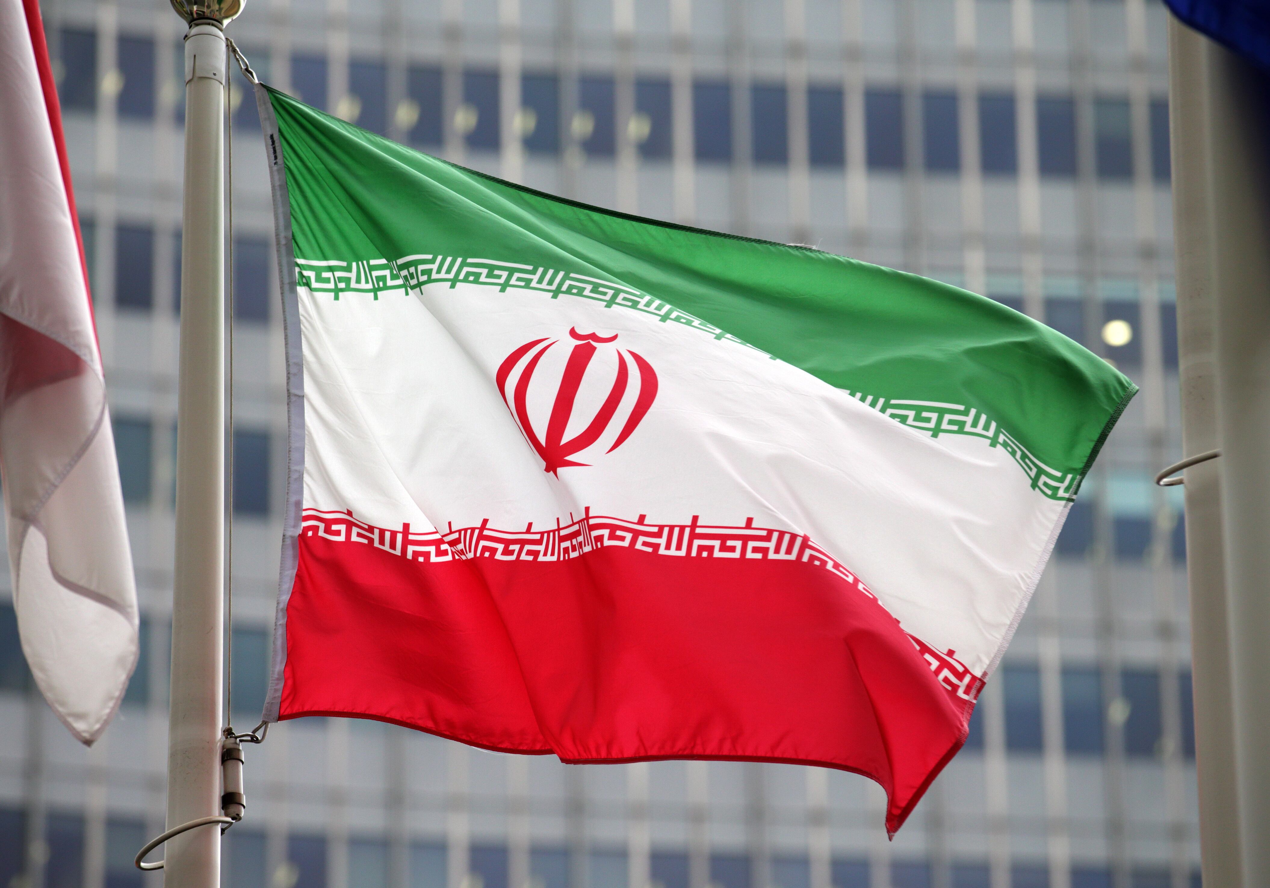 Vienna (Austria), 20/11/2024.- Iran's flag flies outside the International Atomic Energy Agency (IAEA) headquarters during the opening session of an IAEA Board of Governors meeting in Vienna, Austria, 20 November 2024. (Viena) EFE/EPA/HEINZ-PETER BADER