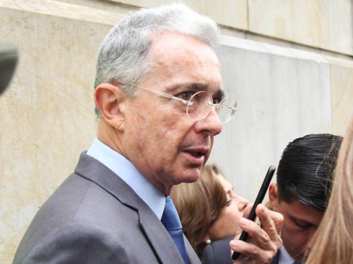 Santos debería estar en la cárcel por caso Odebrecht: Uribe