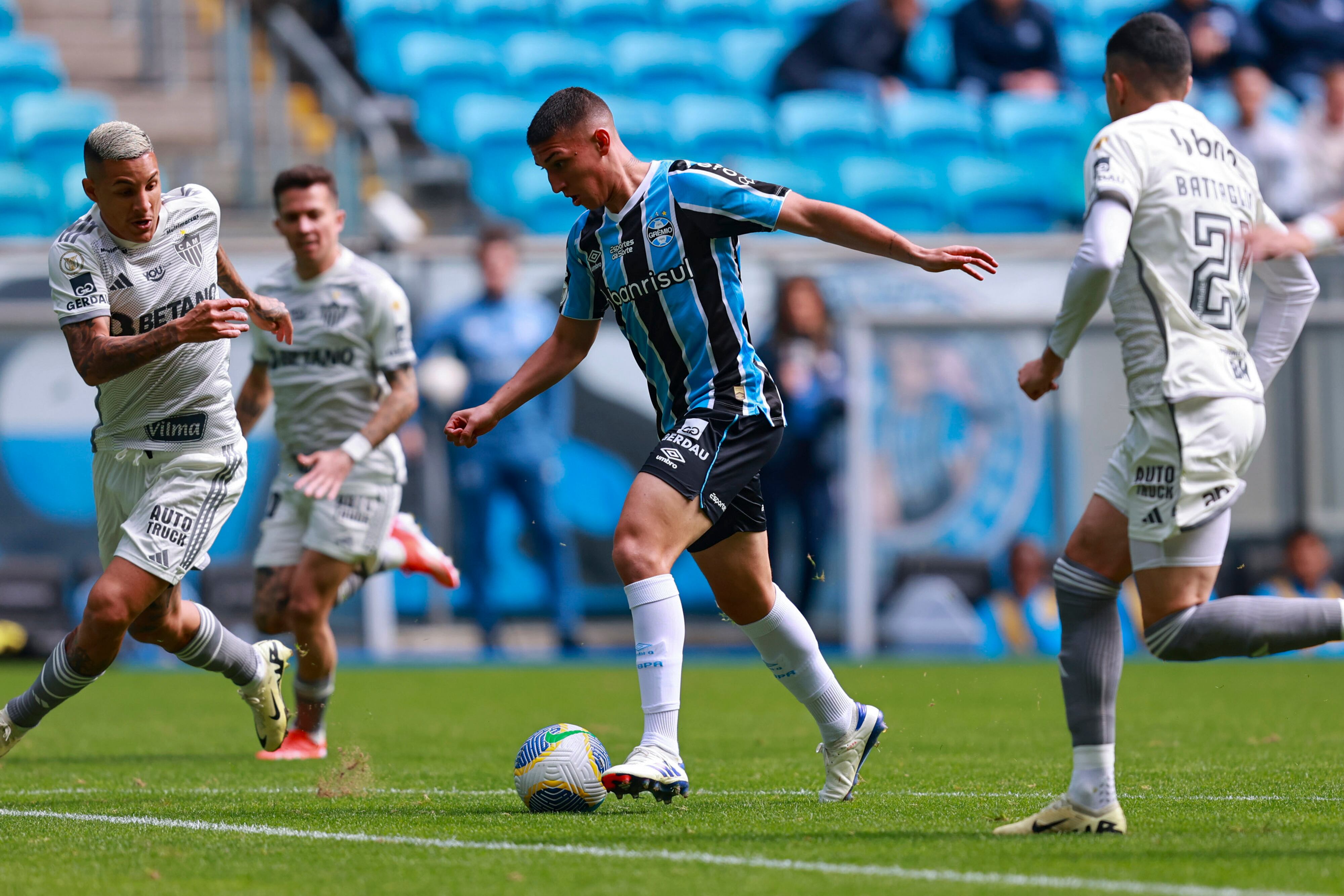 Miguel Monsalve, volante colombiano del Gremio de Porto Alegre. (Photo by Richard Ducker/Eurasia Sport Images/Getty Images)
