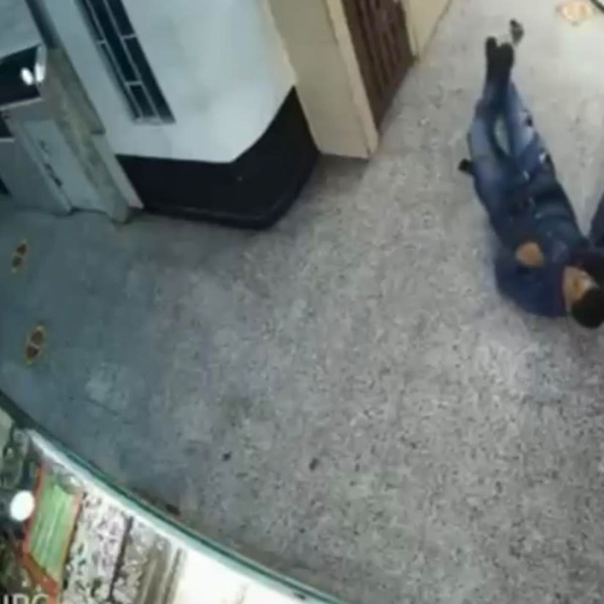 Vestidos de policías, delincuentes robaron más de $100 millones de una joyería en el centro