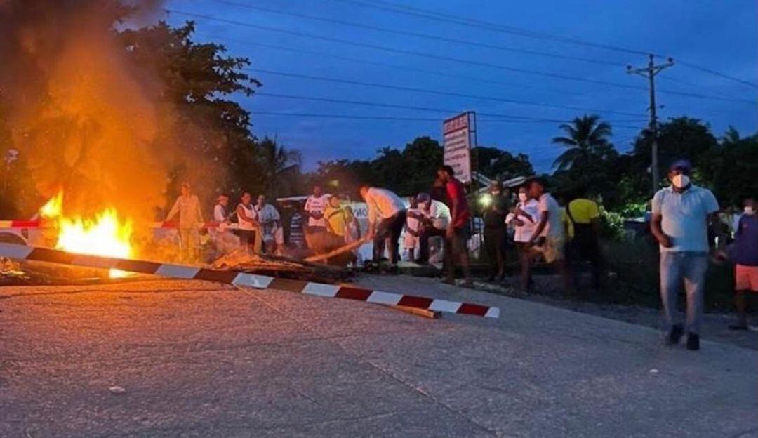 Bloqueo de vías en Zona Bananera