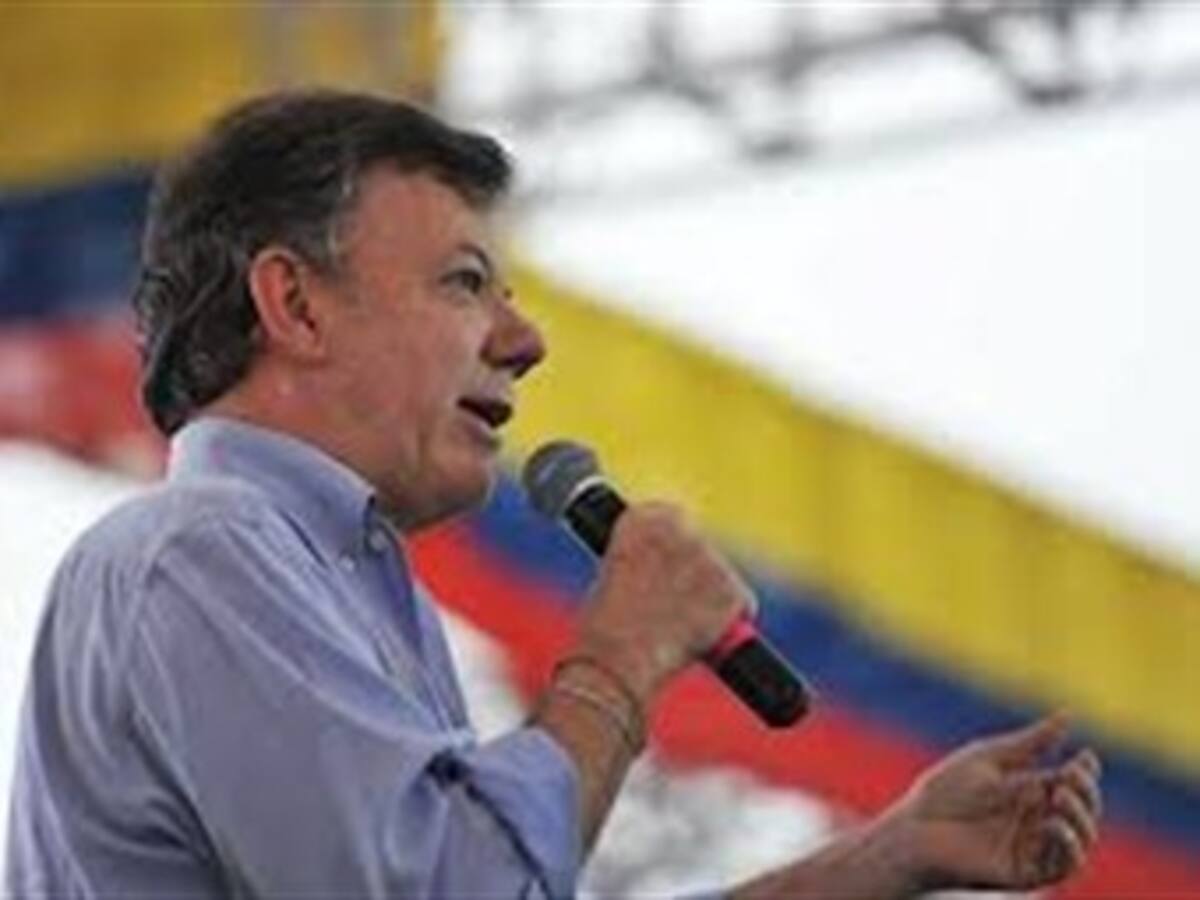 No intervendré ni a favor ni en contra de Petro: Santos