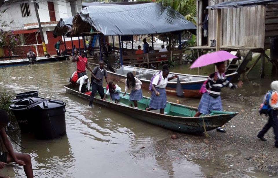 El alcalde del municipio de Guapi, Marino Grueso afirmó que “más o menos unas 200 familias en San Vicente y 50 más en el Guajuí se han visto afectadas.