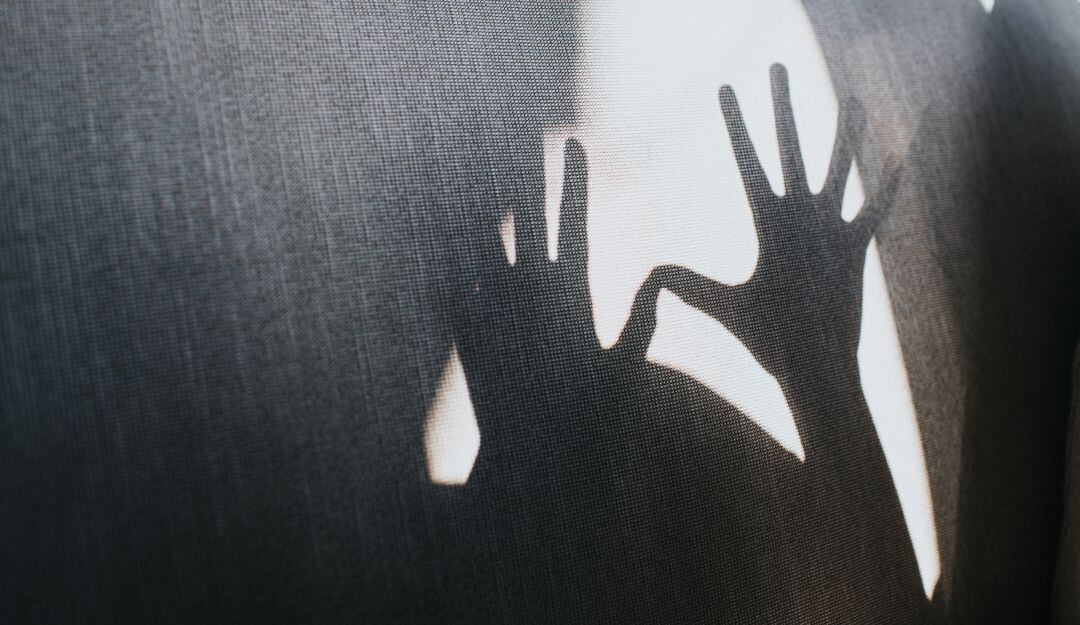 Denuncia de acoso sexual a menor de 14 años en baño de Colegio Distrital