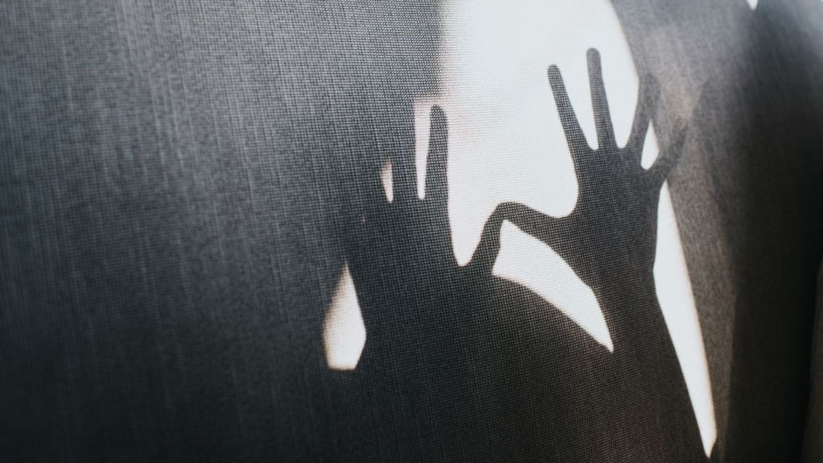Denuncia de acoso sexual a menor de 14 años en baño de colegio de Bogotá