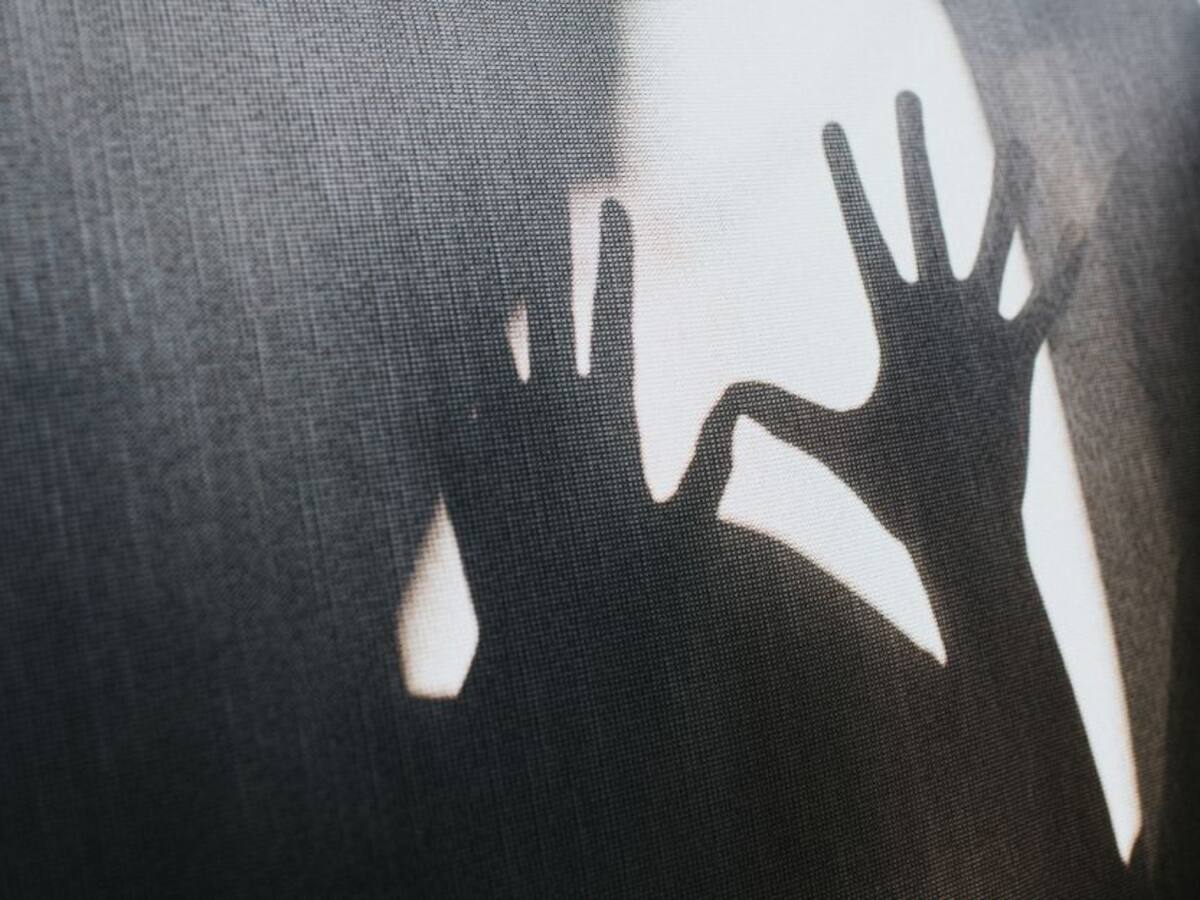 Denuncia de acoso sexual a menor de 14 años en baño de colegio de Bogotá