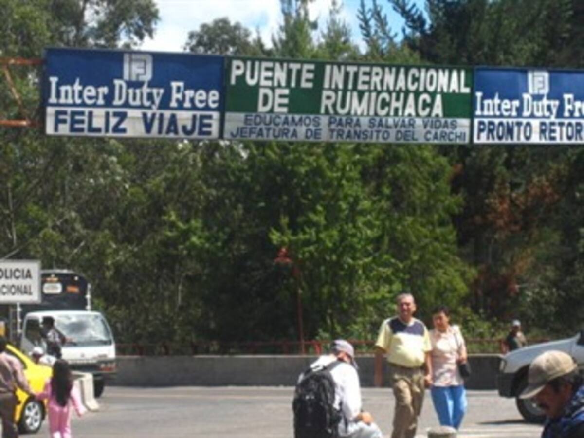 Ecuador aumenta control para ingreso de extranjeros por frontera con Colombia