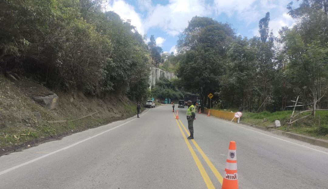 Vía al Alto de la Línea en el Tolima