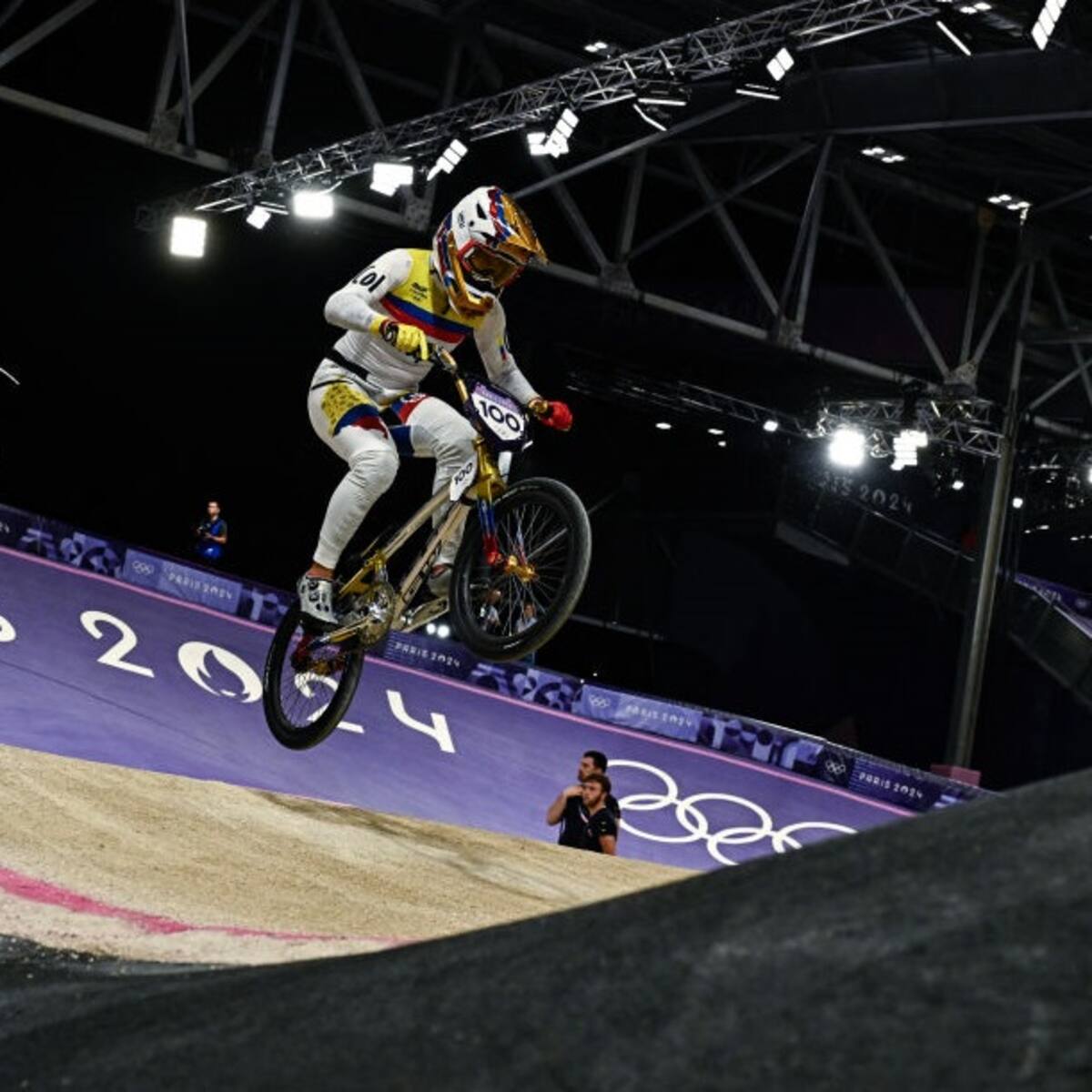 Video: Momento en el que Mariana Pajón recibió el golpe que la sacó de la final de BMX