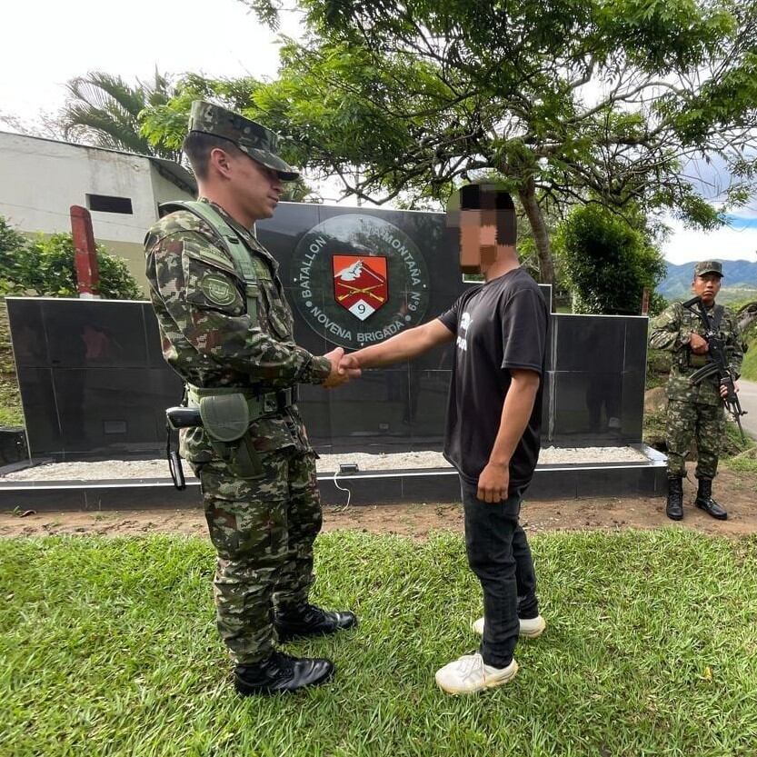 Se presentó voluntariamente ante tropas del Batallón de Alta Montaña N.° 9, orgánico de la Novena Brigada. Foto Relacionada