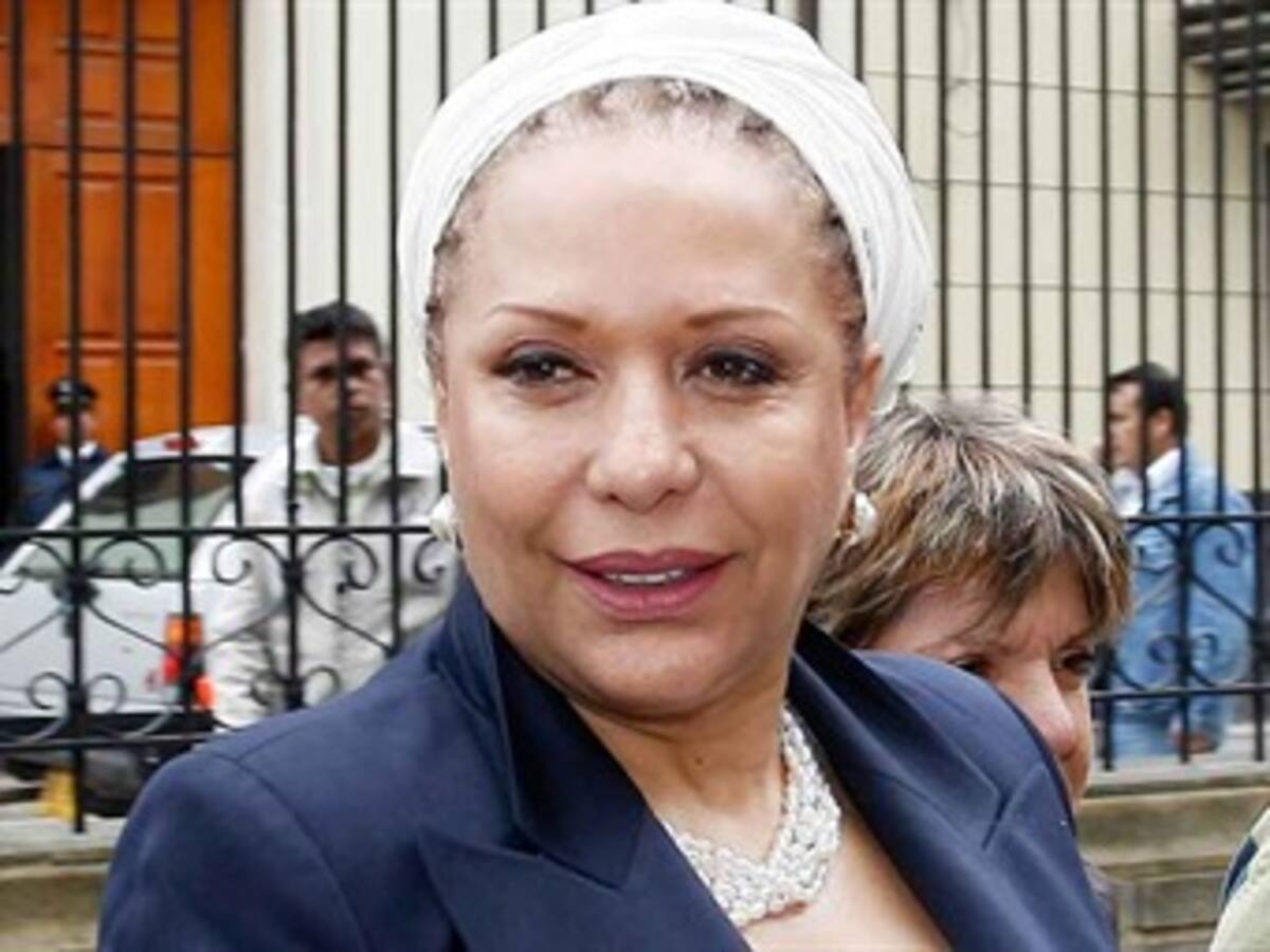 Opiniones divididas de juristas sobre consecuencias de arengas de Piedad Córdoba a indígenas