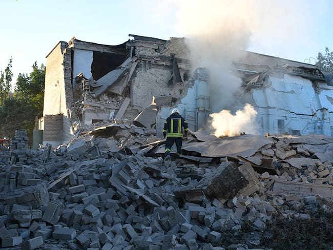 Edificaciones afectadas en la ciudad de Mykolaiv, Ucrania, tras los ataques rusos. (Photo by AFP) (Photo by STR/AFP via Getty Images)