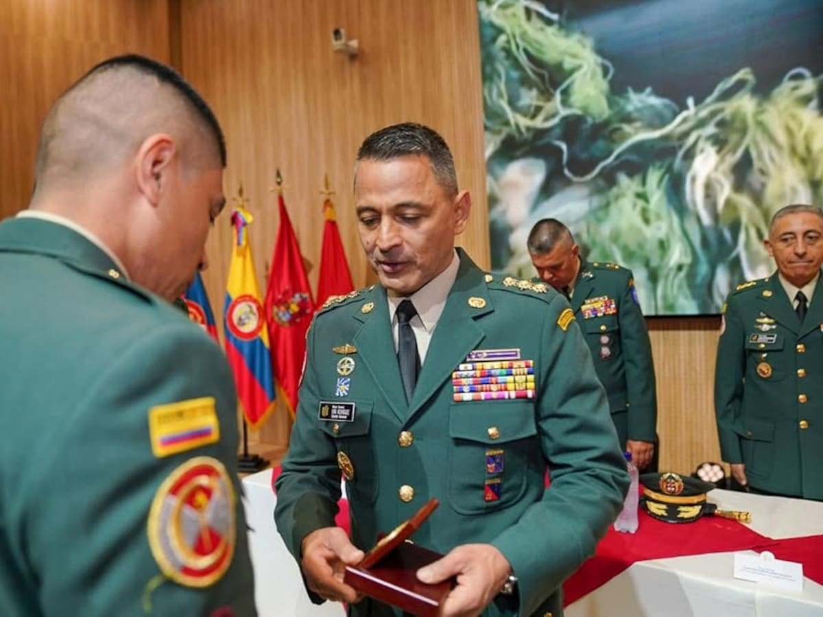 El nuevo comandante de las Fuerzas Militares es de Bucaramanga: estudió en la Nacional de Comercio