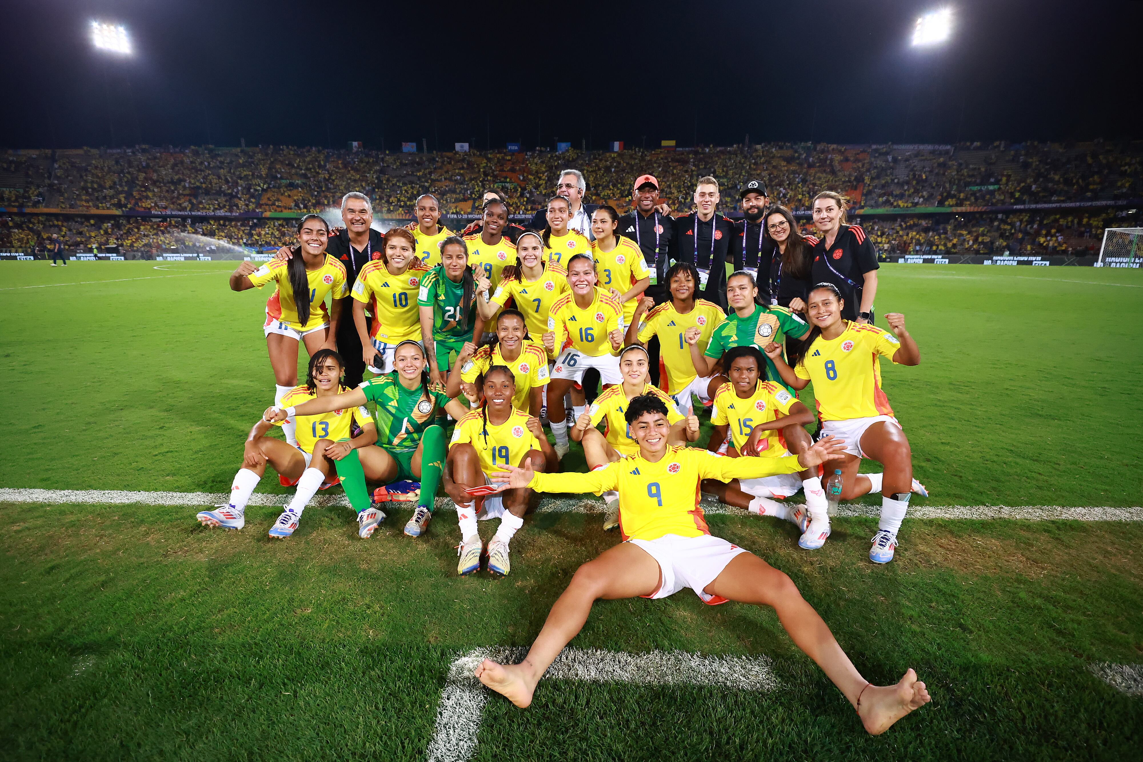 Las jugadoras de la Selección Colombia celebran su clasificación a octavos de final. (Photo by Hector Vivas - FIFA/FIFA via Getty Images)