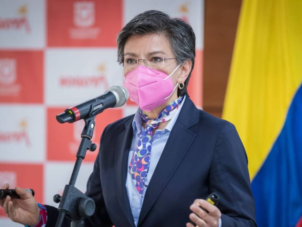 “No crean mentiras y vayan a vacunarse”: Claudia López