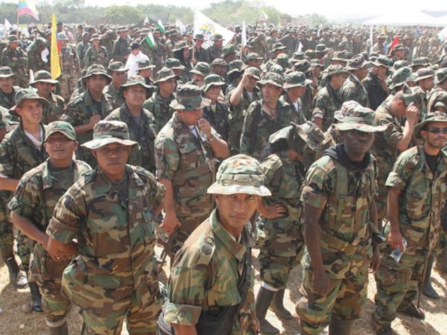 Paramilitares piden pista para iniciar fase exploratoria de paz