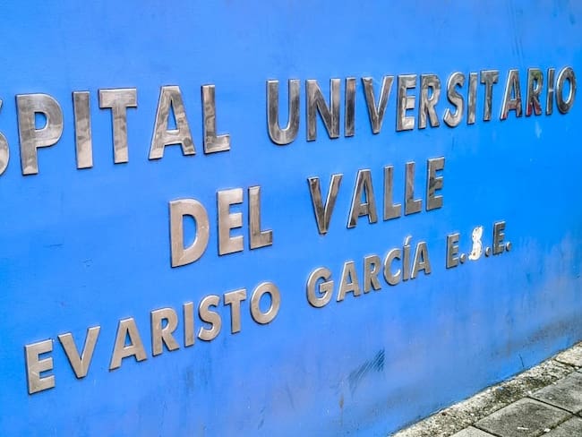 El Hospital Universitario del Valle es la única institución pública de tercer nivel que hasta ahora sostiene la atención para usuarios de EPS intervenidas como la Nueva EPS, con efectos que ya se sienten en la congestión de sus servicios y la cartera.