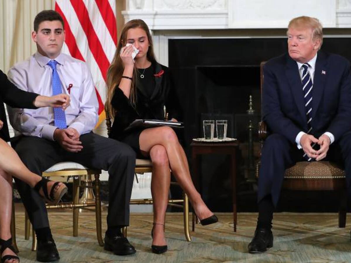 "Te escucho" la polémica nota de Trump en reunión con afectados de tiroteo