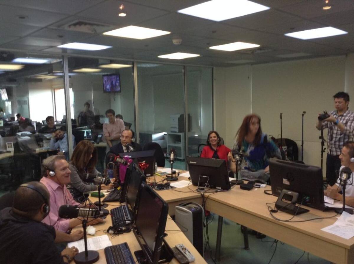 En un ambiente de nostalgia el equipo de Caracol se une para decir una vez más #GraciasPelaez.