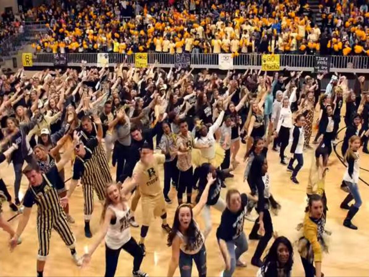 Coreografía al estilo High School Musical se vuelve viral en YouTube