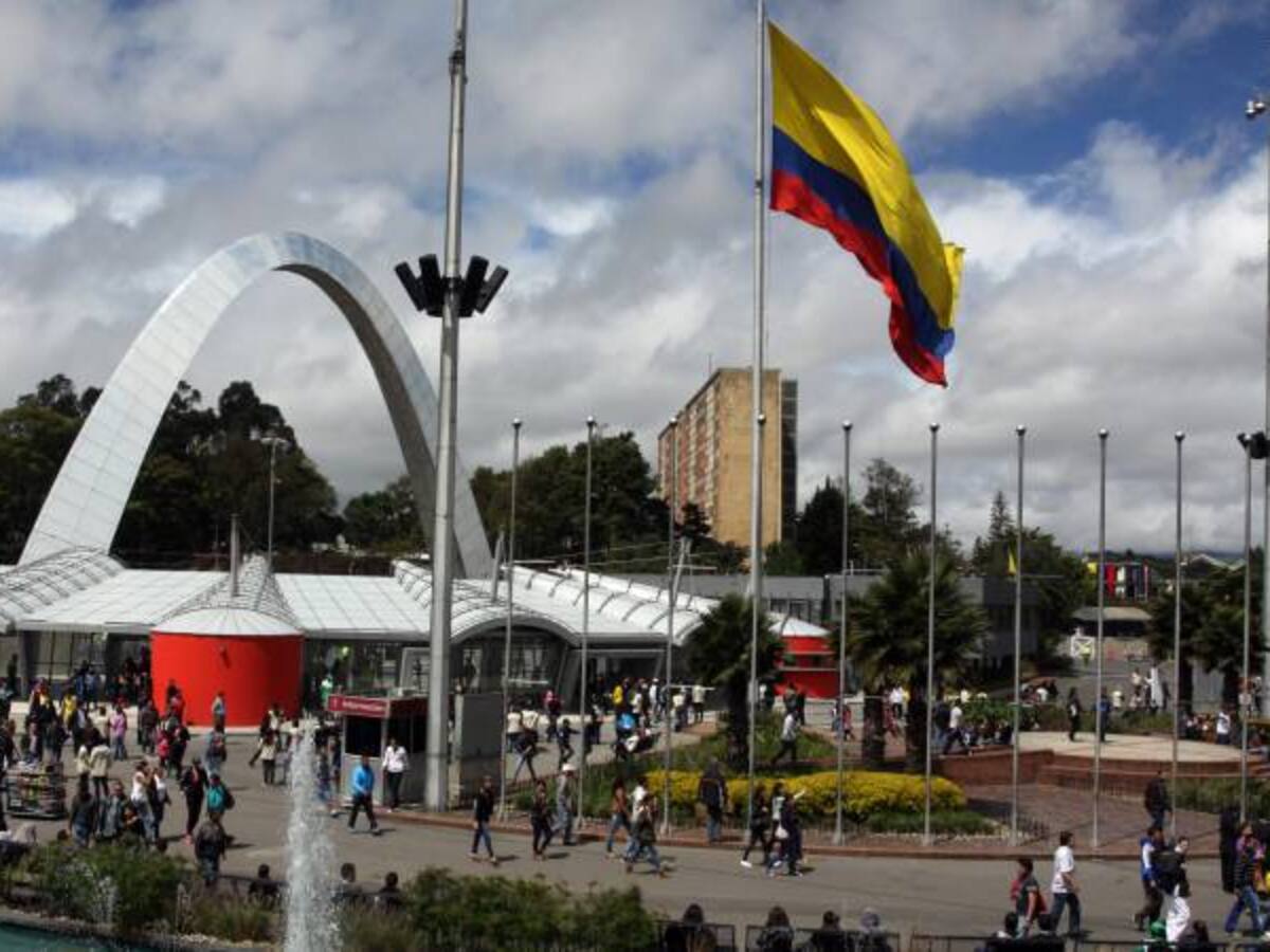 Colombianos deciden "Sí" o "No" en plebiscito por la paz