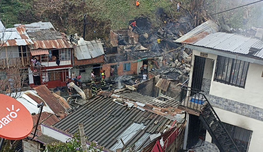 Incendio en el barrio Milagro de Dios de Armenia, decenas de damnificados
