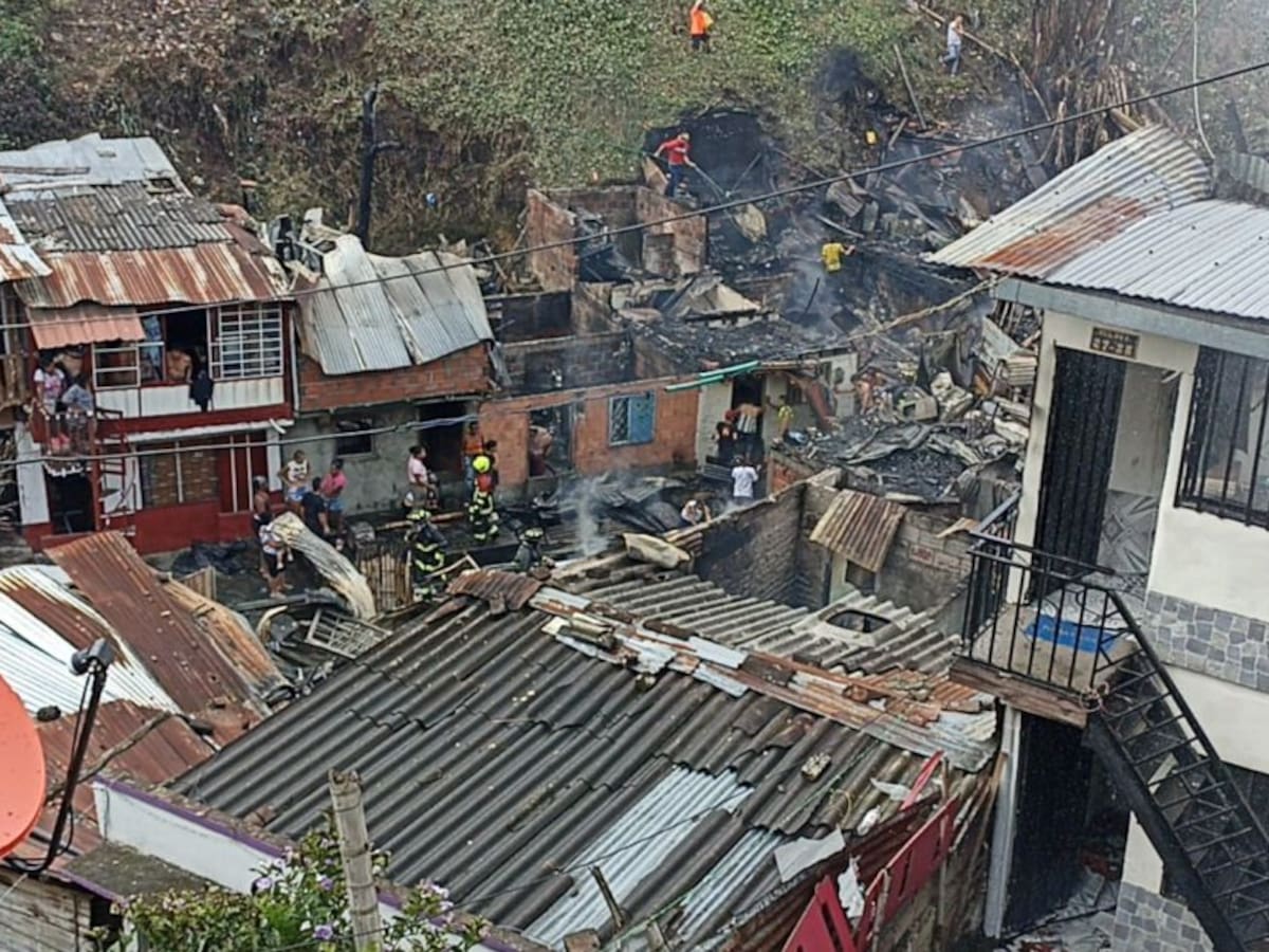 Voraz incendio consumió 26 viviendas al sur de Armenia