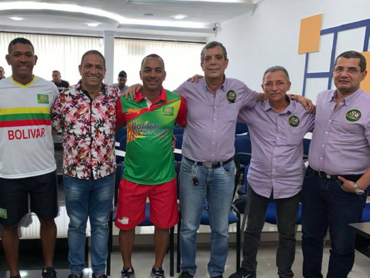 Entregan implementación deportiva a selección Bolívar masculina