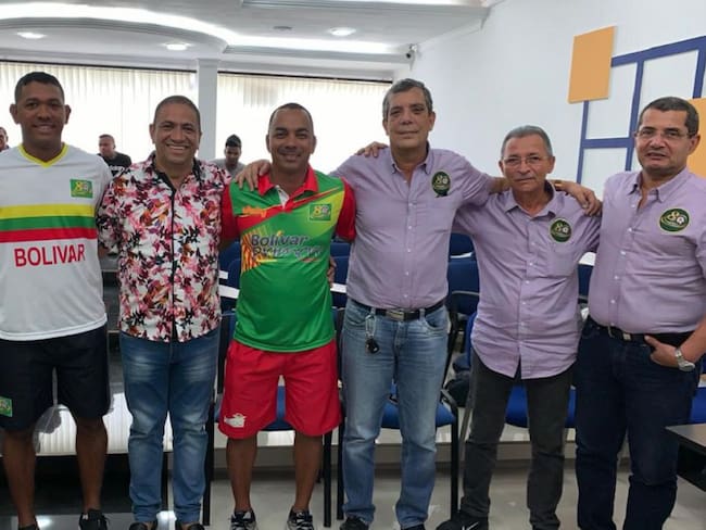 Entregan implementación deportiva a selección Bolívar masculina