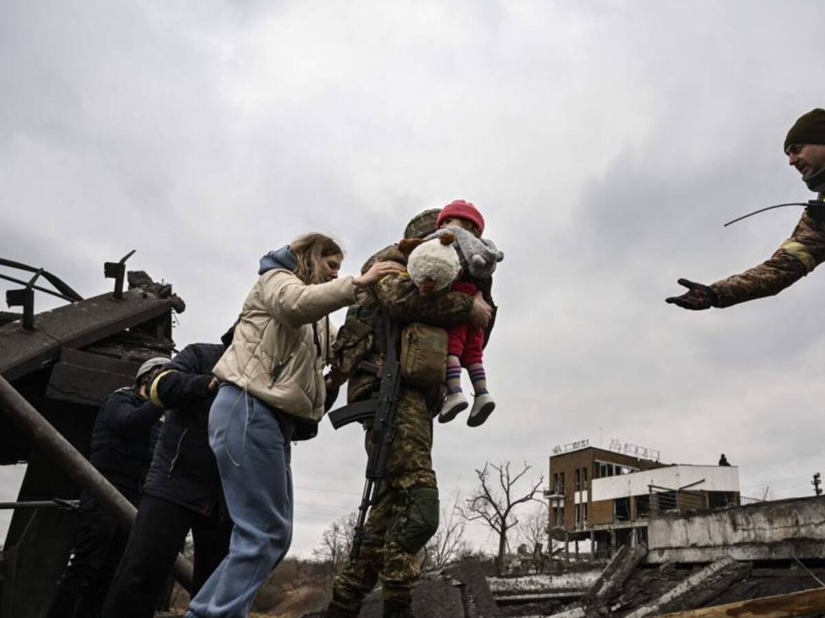 Rusia abrirá corredores humanitarios diarios desde Ucrania