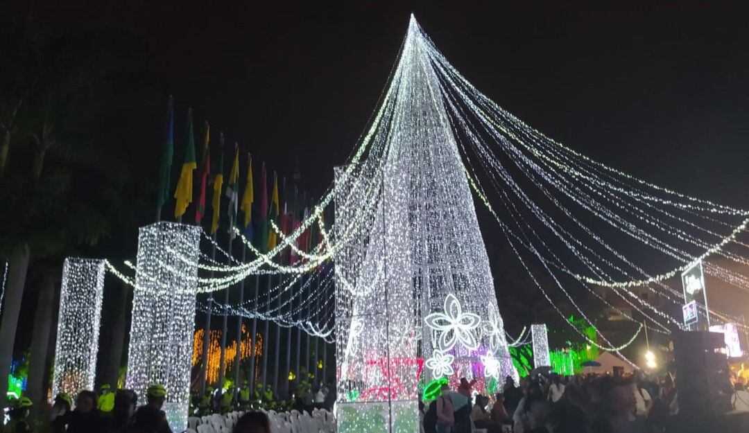 Alumbrado navideño en el sector del CAM en Armenia
