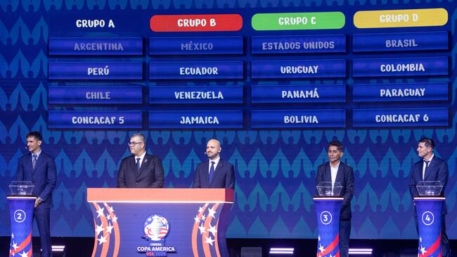Miami (Usa), 09/12/2023.- (from L) Paraguayan soccer player Roque Santa Cruz, CONMEBOL's competition director Fred Nantes, CONCACAF's Chief Football Competitions Officer Carlos Fernandez, Former Mexican soccer player Jorge Campos and Argentine former soccer player Javier Zanetti attend the CONMEBOL Copa America 2024 group stage draw ceremony celebrated in Miami, Florida, USA, 07 December 2023. EFE/EPA/CRISTOBAL HERRERA-ULASHKEVICH