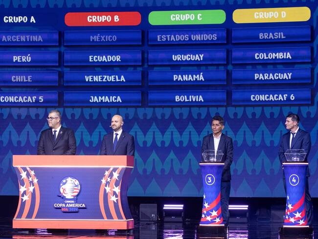 Miami (Usa), 09/12/2023.- (from L) Paraguayan soccer player Roque Santa Cruz, CONMEBOL's competition director Fred Nantes, CONCACAF's Chief Football Competitions Officer Carlos Fernandez, Former Mexican soccer player Jorge Campos and Argentine former soccer player Javier Zanetti attend the CONMEBOL Copa America 2024 group stage draw ceremony celebrated in Miami, Florida, USA, 07 December 2023. EFE/EPA/CRISTOBAL HERRERA-ULASHKEVICH