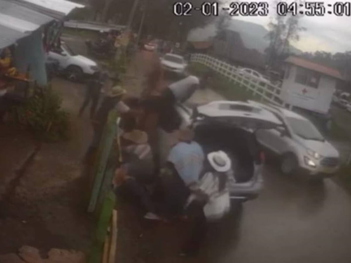 Polémica en Salento, Quindío por caballo que generó daños a carro de turista