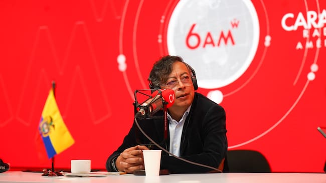 Gustavo Petro en 6AMW: Caracol Radio