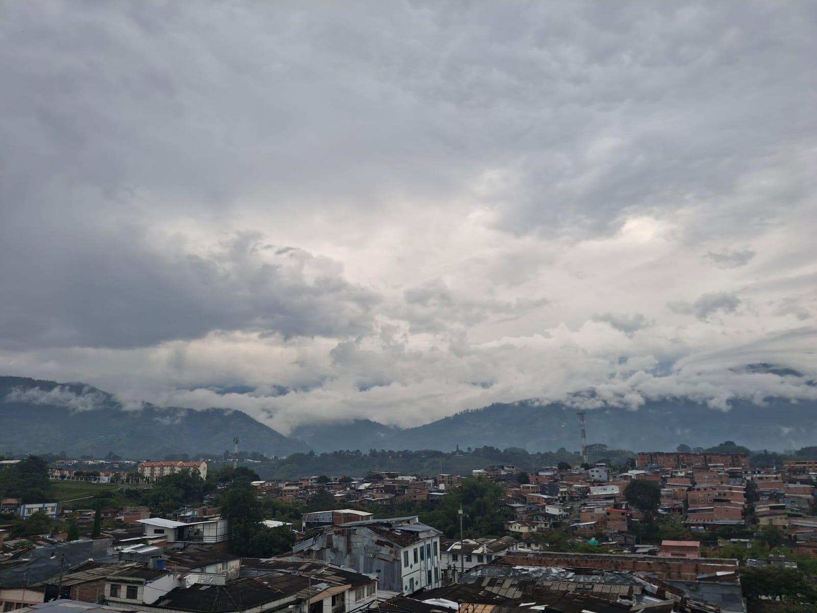 Días de cielo nublado en la ciudad de Armenia. Foto: Vanessa Porras