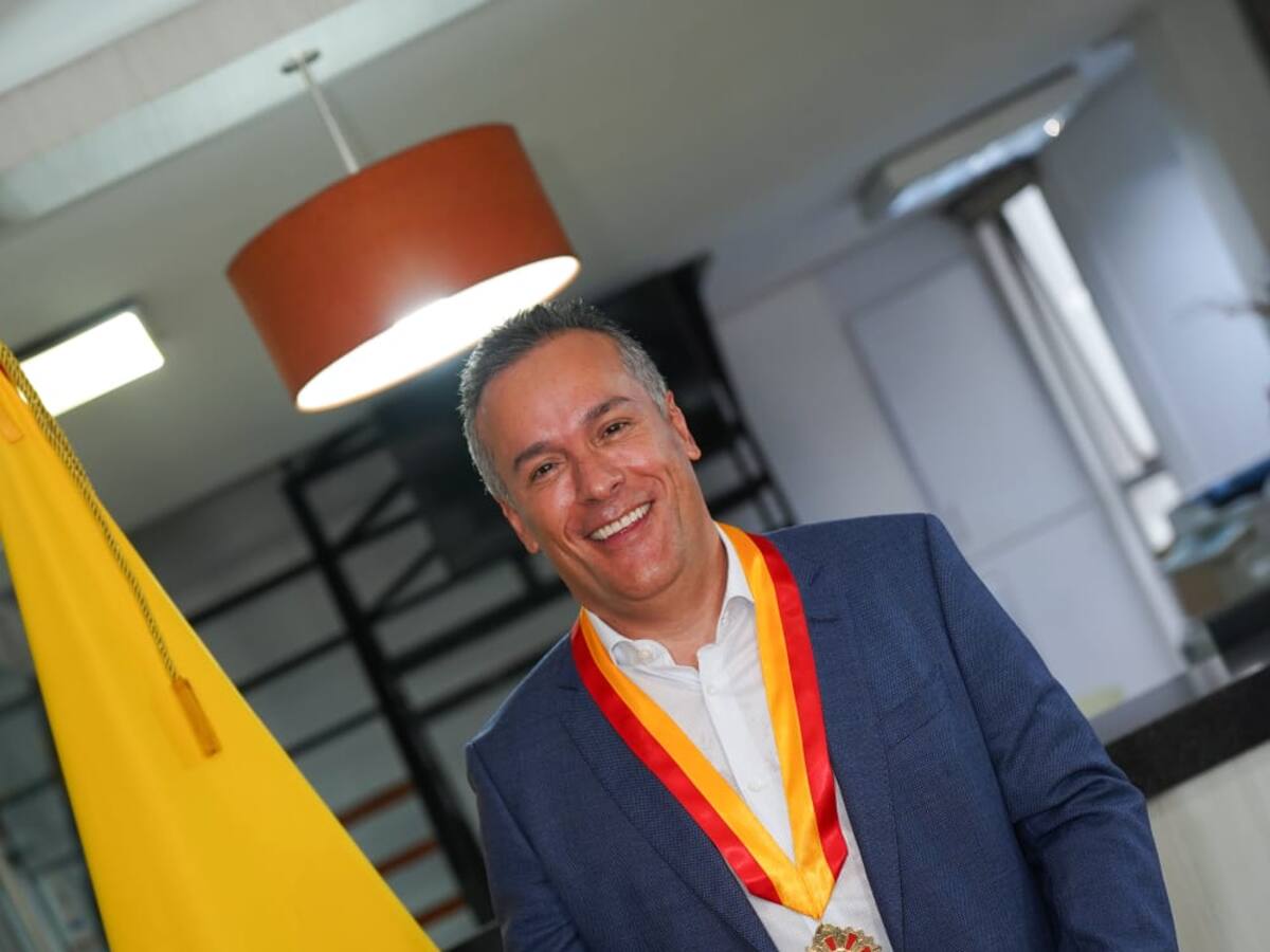 Alcalde electo de Pereira, Mauricio Salazar, recibió la Orden Cruz de los Fundadores