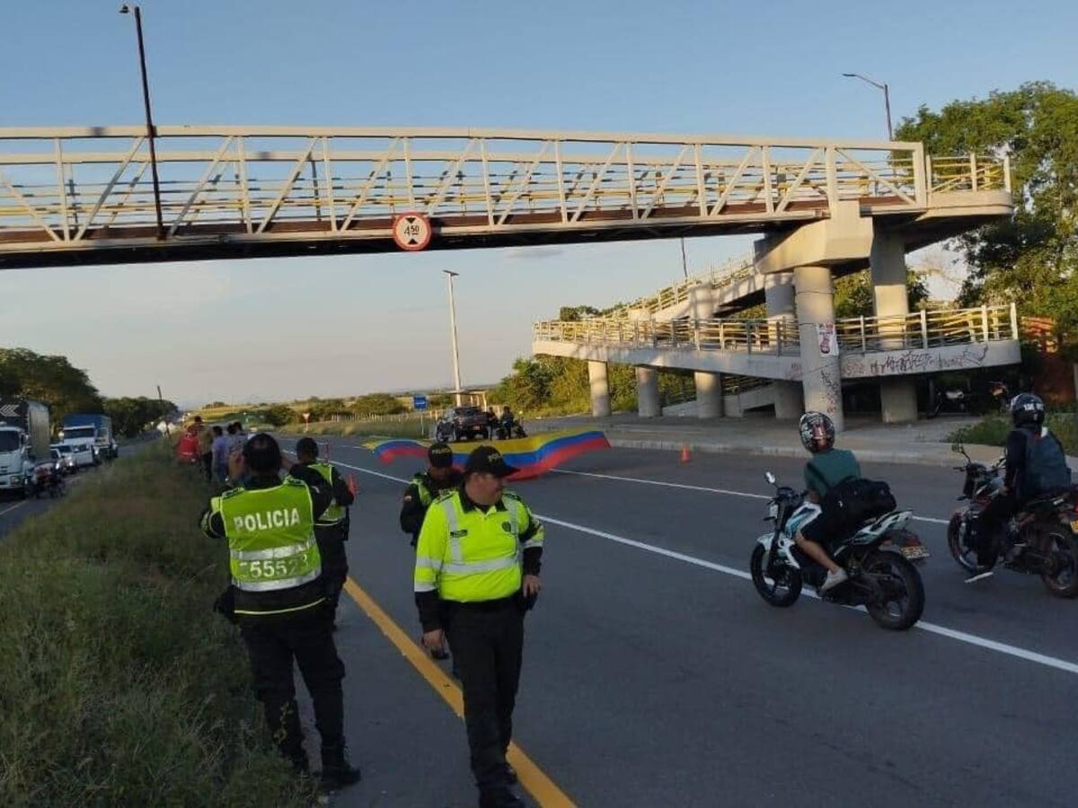 24 horas completa el paso restringido en la vía Huila-Bogotá