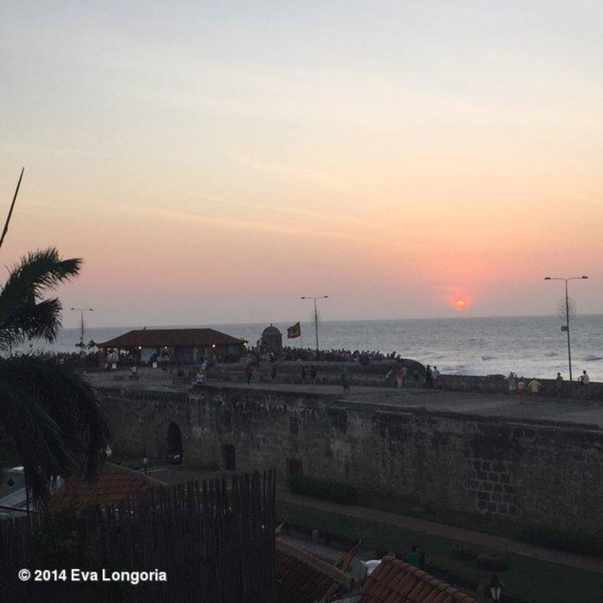 La actriz y modelo estadounidense, con ascendencia mexicana, está pasando unas felices vacaciones en Cartagena con algunas amigas y familiares.