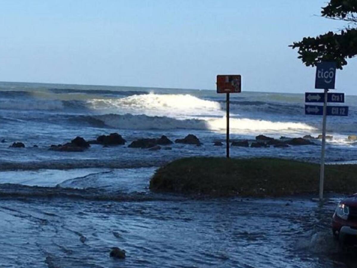 Olas entre 3 y 4 metros en Cartagena por fuertes vientos en el Caribe