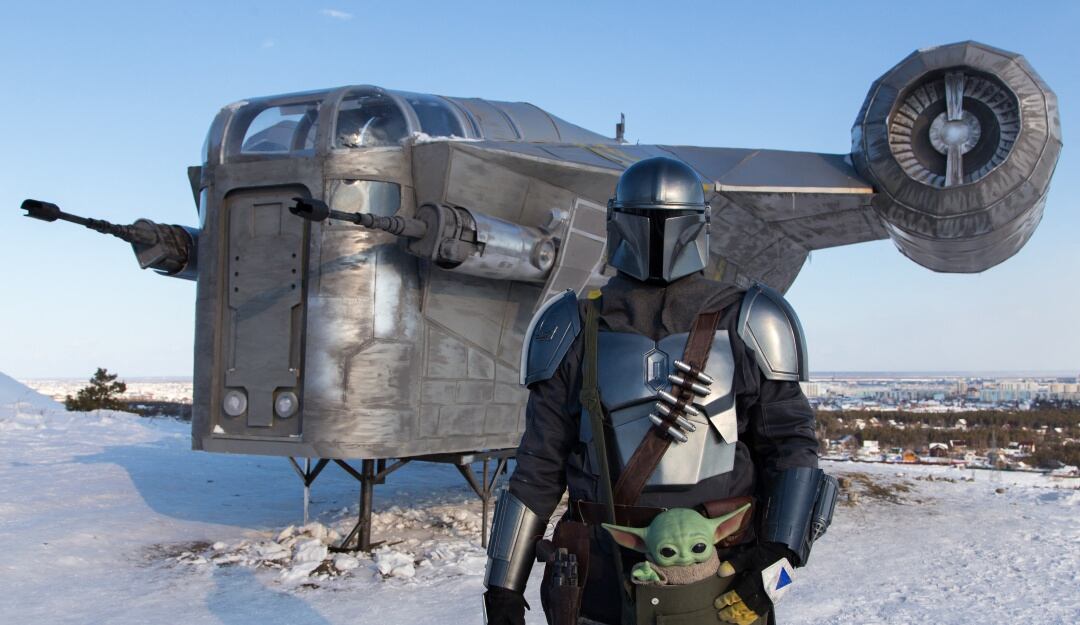 Grandes fans de 'Star Wars' reconstruyen nave espacial de Mandalorian