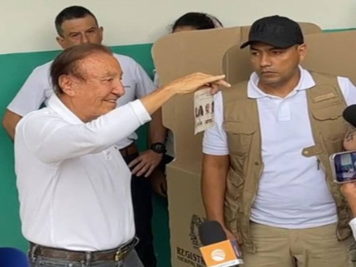 Rodolfo Hernández ya ejerció su derecho al voto