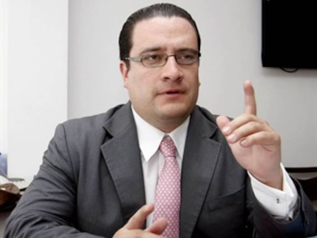 Piden investigar a abogado de esposa de Iván Moreno, implicada en carrusel de contratos