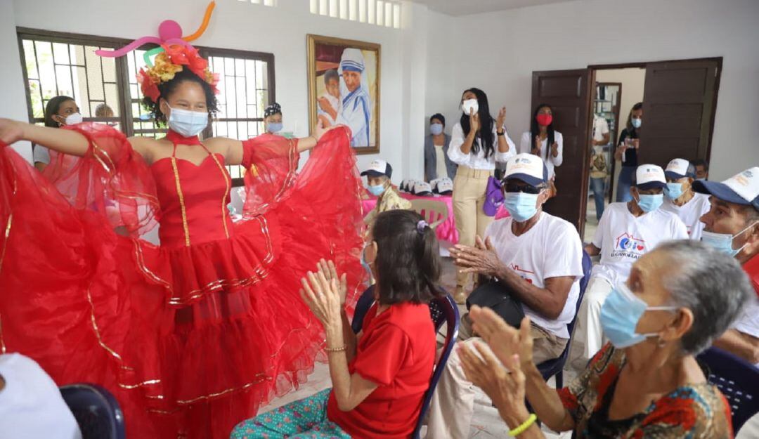 La actividad tuvo muestras folclóricas, actividades ancestrales, masajes e interacción en el asilo Nuestra Señora de la Candelaria