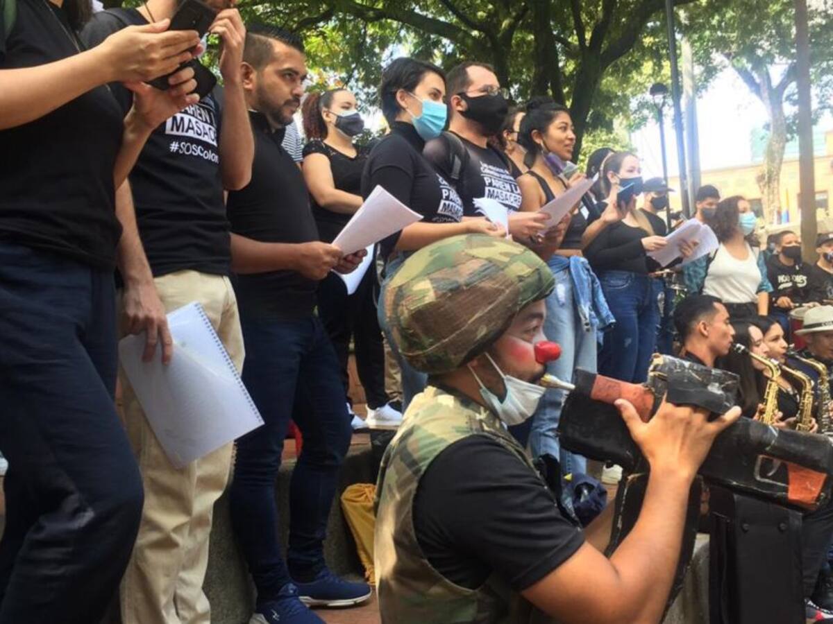 Los jóvenes y artistas le pusieron el color a la marcha en Medellín