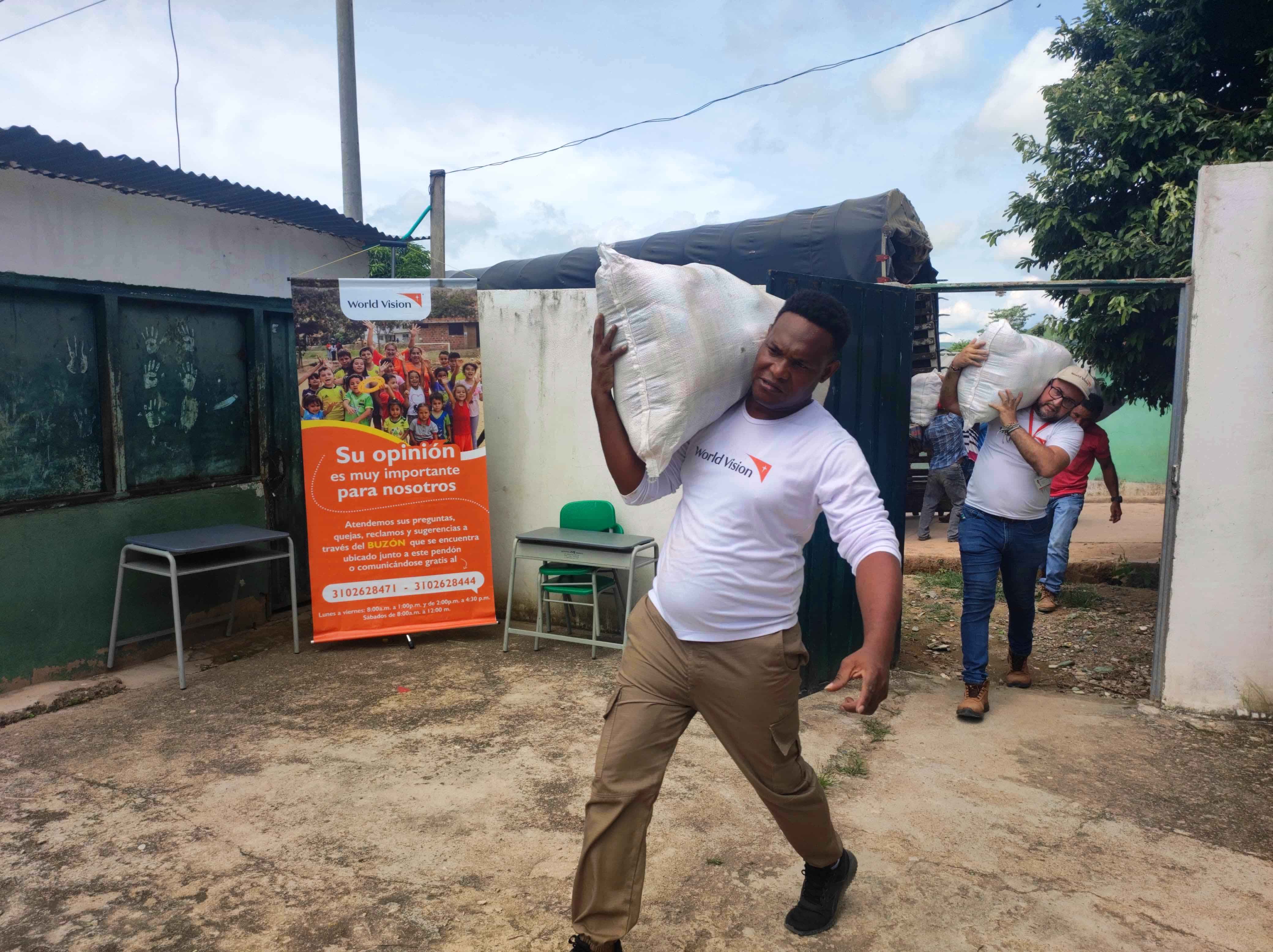 Asistencia humanitaria a 300 familias afectadas por el conflicto en el sur de Bolívar