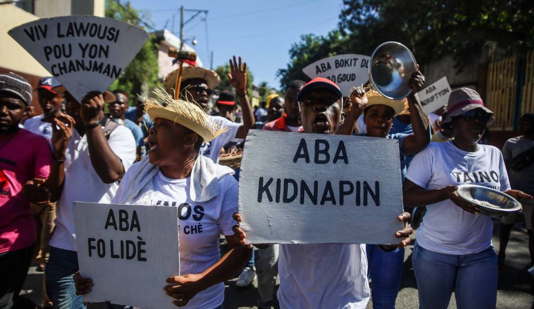 Protesta de haitianos en rechazo a los constantes secuestros por parte de pandillas.     Foto: Getty