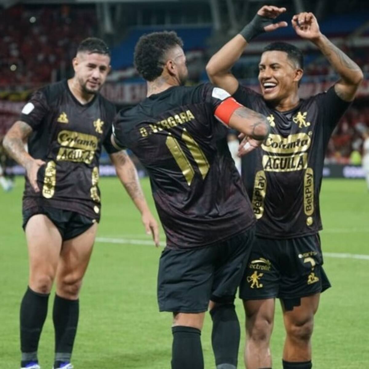 Cristian Barrios y Duván Vergara prendieron la polémica tras declarar su amor por Junior